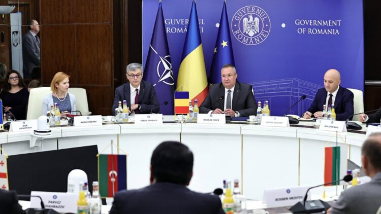 Premierul Nicolae Ciucă s-a întâlnit cu miniștrii Energiei din regiune pentru discuta despre soluțiile ce pot fi implementate pentru asigurarea gazului necesar cetățenilor