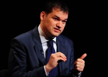 Ministrul Dezvoltării a semnat 18 noi contracte de finanțare, în valoare de peste 31,7 milioane de lei, pentru modernizarea infrastructurii școlare, sociale, sanitare și rutiere