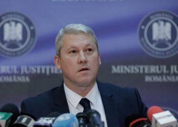 Ministrul Justiției a vorbit despre eliminarea sancționării judecătorilor pentru nerespectarea deciziilor CCR, în comisia specială pentru legile justiției: ”Nu afectează cu nimic textul articolului din Constituție, deciziile CCR rămân în continuare obligatorii”