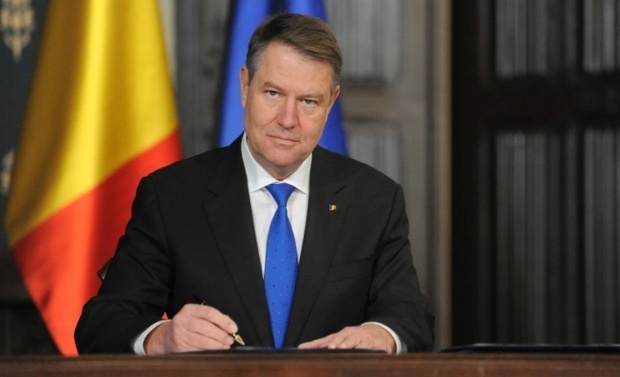 Klaus Iohannis susține că, în contextul actual, este ”corect, rezonabil și așteptat” să crească salariile și pensiile: „Nu oamenii simpli trebuie să plătească pentru aceste crize”