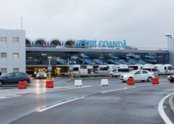 Un avion, care zbura din Polonia în Turcia, a aterizat de urgență pe Aeroportul Henri Coandă. Un pasager a suferit un infarct în timpul zborului