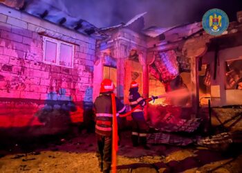 Patru locuințe din Babadag, județul Tulcea, au fost afectate de flăcările unui incendiu provocat cu intenție