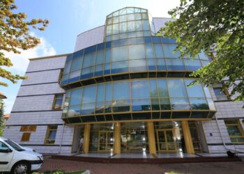 Biblioteca Județeană Vâlcea promovează lectura prin proiectul ”Raftul de la casă”. Vâlcenii vor putea împrumuta cărți din magazinele alimentare Annabella din 14 localități