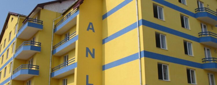 30 de locuințe pentru tineri au fost recepționate de ANL în orașul Cristuru Secuiesc din județul Harghita