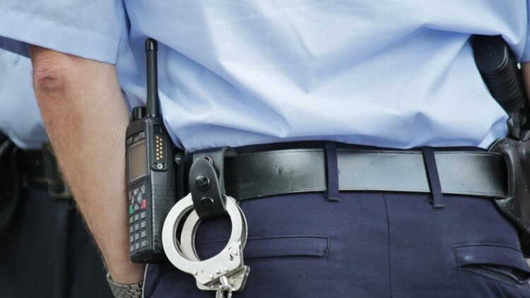 Un polițist din Dej a suferit leziuni grave după ce s-a împușcat cu pistolul din dotare