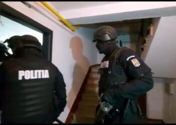 39 de percheziții domiciliare în vederea destructurării unor grupări de traficanți de droguri