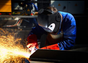 Cifra de afaceri din industrie a crescut cu 29,8% în luna septembrie a acestui an, față de aceeași lună a anului trecut