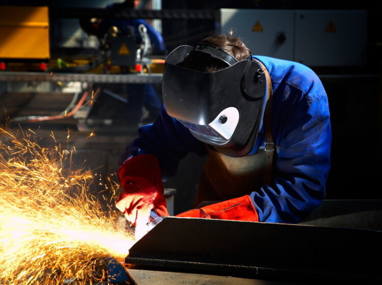 Cifra de afaceri din industrie a crescut cu 29,8% în luna septembrie a acestui an, față de aceeași lună a anului trecut