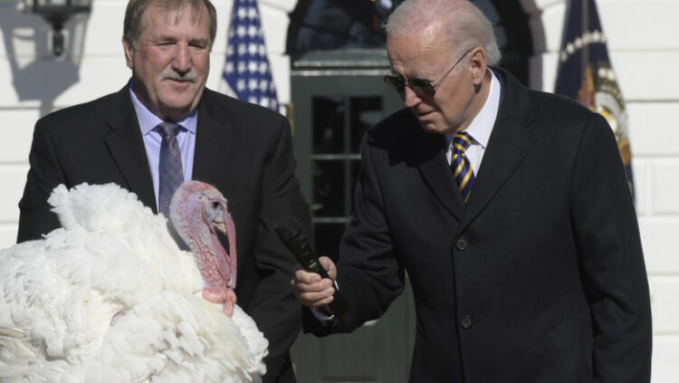 Președintele Joe Biden a grațiat doi curcani înainte de Ziua Recunoștinței