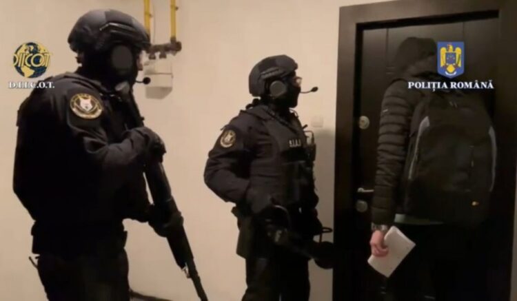 Peste 123 de percheziții pe teritoriul României, într-un dosar de șantaj, lipsire de libertate, distrugere și alte infracțiuni