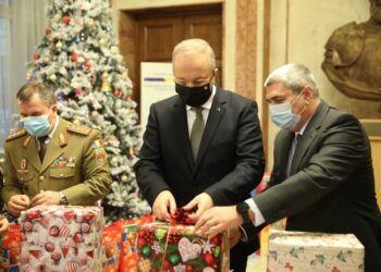 ”Crăciunul se sărbătorește în marea familie a Armatei României”, organizat la Teatrul Muzical ”Ambasadorii” din Palatul Național al Copiilor din București