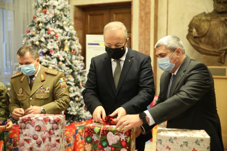 ”Crăciunul se sărbătorește în marea familie a Armatei României”, organizat la Teatrul Muzical ”Ambasadorii” din Palatul Național al Copiilor din București