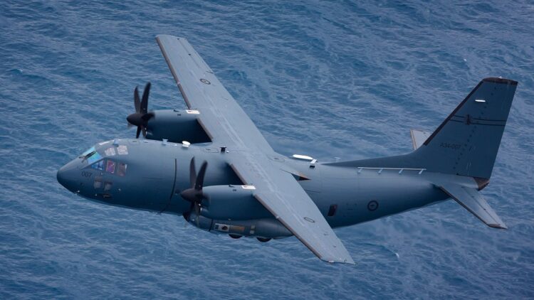 Mai multe aeronave C-27J Spartan execută zboruri de instrucție la înălțimi mici în zonele de sud și sud-est ale țării