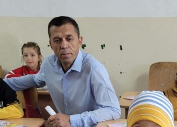 Viceprimarul comunei Dumești, acuzat că le-a închiriat pajiști soției și mamei sale fără licitație publică