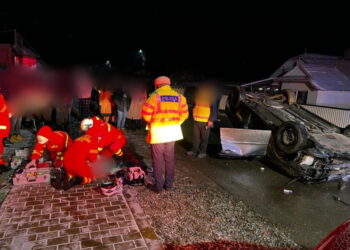 Un bărbat a murit după ce a intrat cu mașina într-un cap de pod pe raza localității Bosanci din județul Suceava. Autoturismul s-a răsturnat pe partea carosabilă