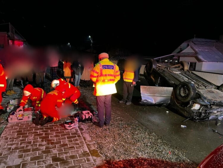 Un bărbat a murit după ce a intrat cu mașina într-un cap de pod pe raza localității Bosanci din județul Suceava. Autoturismul s-a răsturnat pe partea carosabilă