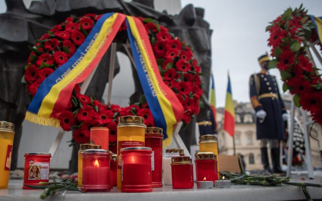 Marinarii militari participă la ceremonii organizate cu prilejul comemorării Eroilor Revoluției din 1989, în șase localități