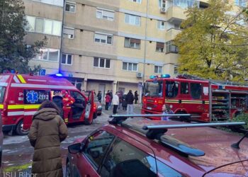Incendiu la etajul 5 al unui bloc turn din Oradea