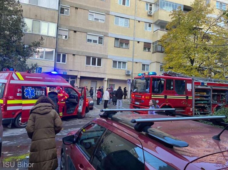 Incendiu la etajul 5 al unui bloc turn din Oradea