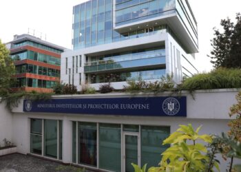 Ministerul Investițiilor: 1,18 milioane de români au primit o nouă tranșă de ajutoare alimentare și 360.000 de elevi au primit 500 de lei pentru rechizite și haine