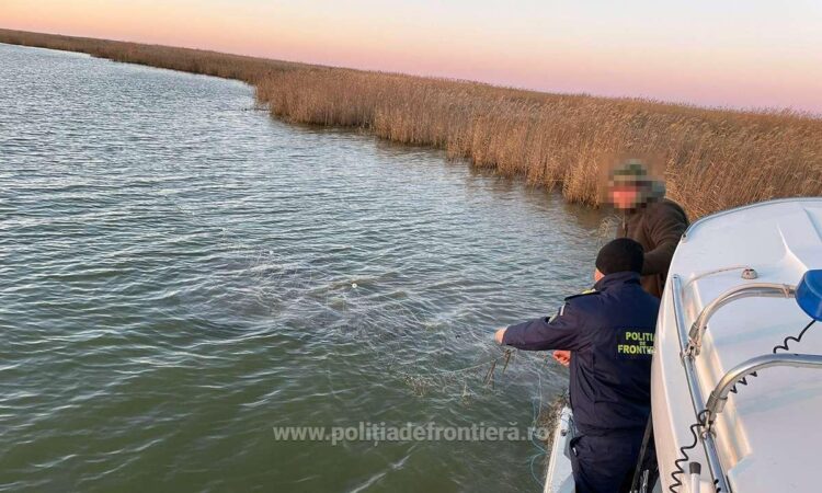 Polițiștii de frontieră au scos peste 1.300 de metri plase monofilament cu 337 de kilograme de pește, din lacul Sinoe