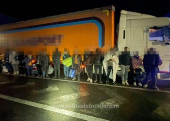 Polițiștii de frontieră din PTF Nădlac II au descoperit 44 de cetățeni străini ascunși în trei mijloace de transport. Aceștia voiau să treacă ilegal frontiera în Ungaria