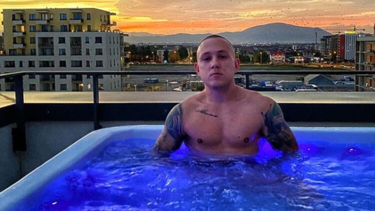 Vlad Obu a fost săltat de mascați! Le-a forțat pe fete la aceleași suplicii ca Frații Tate!