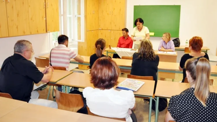 Nu e de mirare că elevii ies slab pregătiți! Nici măcar jumătate din cei care au dat examenul de titularizare nu au luat nota 7!
