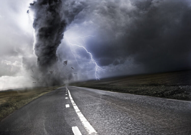 România, cuprinsă de tornade! Risc iminent anunțat de specialiștii europeni!