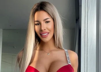 Cum a reacționat diva Ema Karter când mama ei a văzut videoclipuri cu ea din filme deocheate: „Știe că sunt pe picioarele mele”