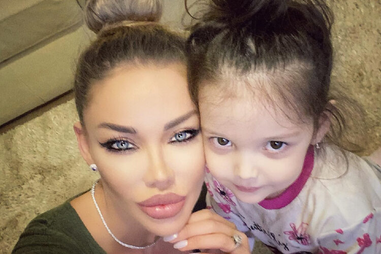 Bianca Drăgușanu, bătăușă rău! S-a luat la harță cu mama unei colege de-a fiice ei, Sofia!