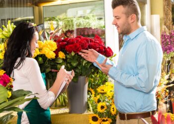 Cum alegi cel mai bun furnizor de ambalaje pentru florăria ta? Lista criteriilor cheie