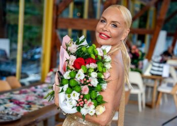 Preafrumoasa Vica Blochina a încercat să i-l fure pe iubitul Adrianei Bahmuțeanu, Nikos Papadopoulos ! Cu cât a plătit-o ca să-l facă fericit!