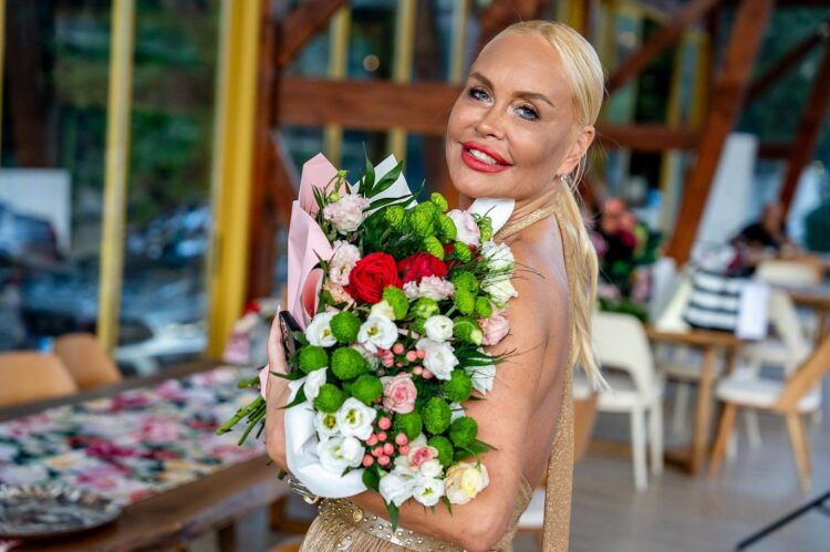 Preafrumoasa Vica Blochina a încercat să i-l fure pe iubitul Adrianei Bahmuțeanu, Nikos Papadopoulos ! Cu cât a plătit-o ca să-l facă fericit!