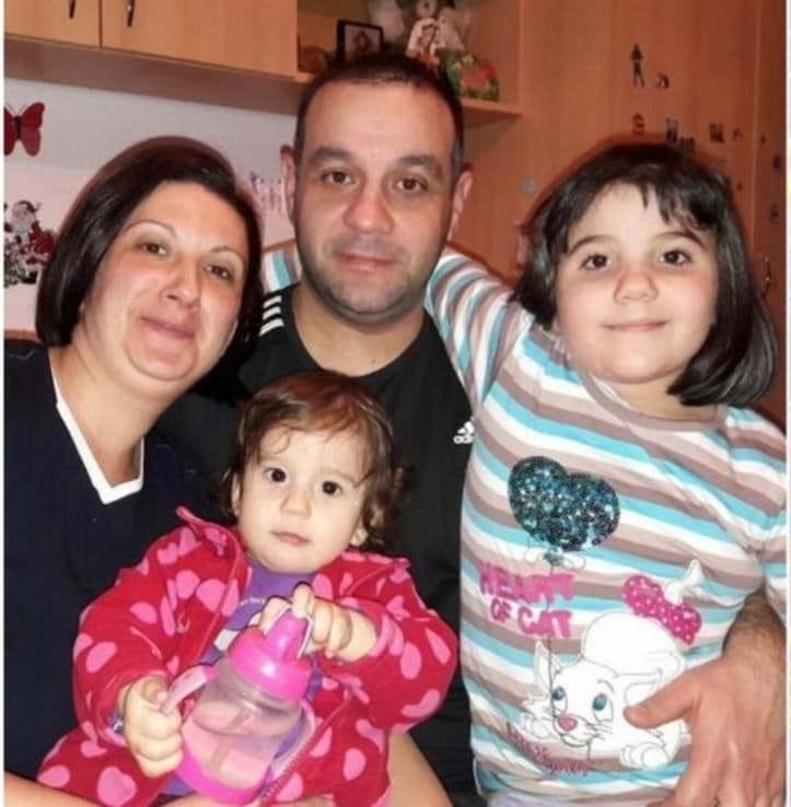 „Dacă aşa a vrut Dumnezeu, n-am cuvinte!” Familia românilor morţi în tragedia de la Mestre, sfâşiată de durere. Mircea, soţia şi fetiţele se întorc în ţară în sicrie.
