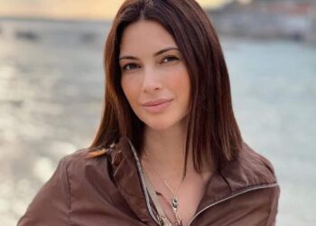 Ingredientul de 1 leu folosit de Andreea Berecleanu pentru un ten impecabil!