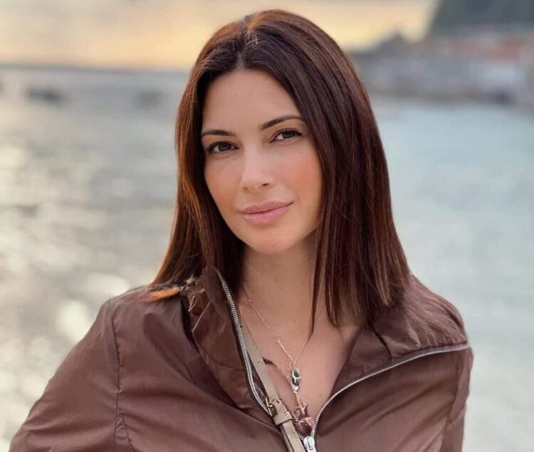 Ingredientul de 1 leu folosit de Andreea Berecleanu pentru un ten impecabil!