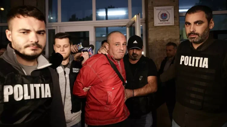 O femeie a murit după ce a fost stropită cu benzină și incendiată chiar de către nepotul ei!