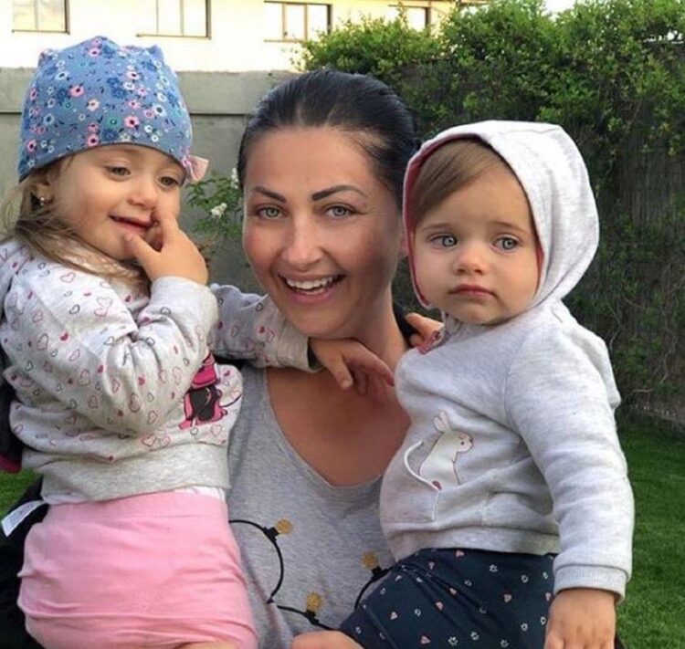 De ce nu vrea Gabriela Cristea să își lase tatăl să își vadă nepoatele?