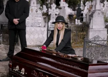 Video șocant cu Anamaria Prodan! Tocmai i-a urat lui Laurențiu Reghecampf să moară, chiar la cimitir!