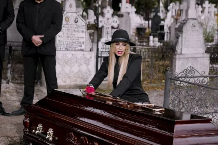 Video șocant cu Anamaria Prodan! Tocmai i-a urat lui Laurențiu Reghecampf să moară, chiar la cimitir!