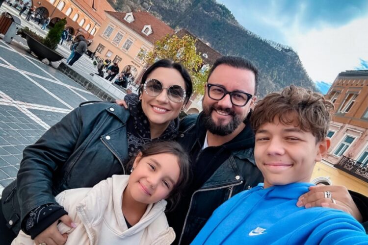 Mulți dintre critici pare că nu au nimic cu Eva Măruță, ci cu familia Măruță și în special cu Cătălin Măruță. Despre familie ca brand