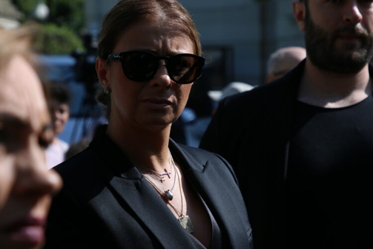 Ce a pus preafrumoasa Anamaria Prodan în pachetele pe care le-a împărțit în memoria mamei sale? „Nu m-a interesat ce comentează lumea!”