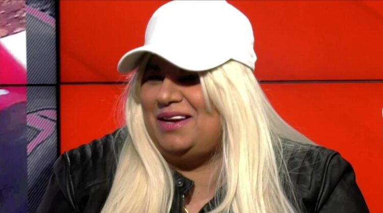 Diva Nikita, bătută cu pumnii și picioarele de mai mulți bărbați, în Centrul Vechi!