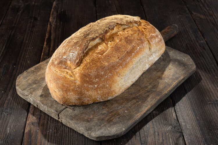 Un scriitor român a plătit peste 100 de lei pentru o pâine la Lidl. A fost „furat” și a doua oară de aceeași vânzătoare!