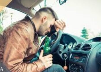 Un șofer beat a sunat la 112. Le-a spus polițiștilor că se află la volan fără permis, dar și pe unde conduce!