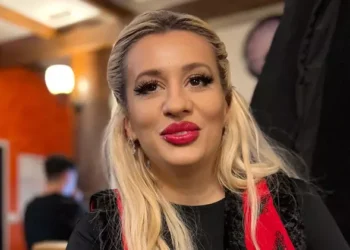 Diva Anisia Gafton, o damă pentru care decența este cea mai mare virtute atunci când apare la televizor, și-a făcut operație la nas