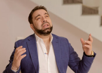 Marele cântăreț Florin Salam, reţinut pentru înşelăciune: a luat bani să cânte şi nu a mai prestat