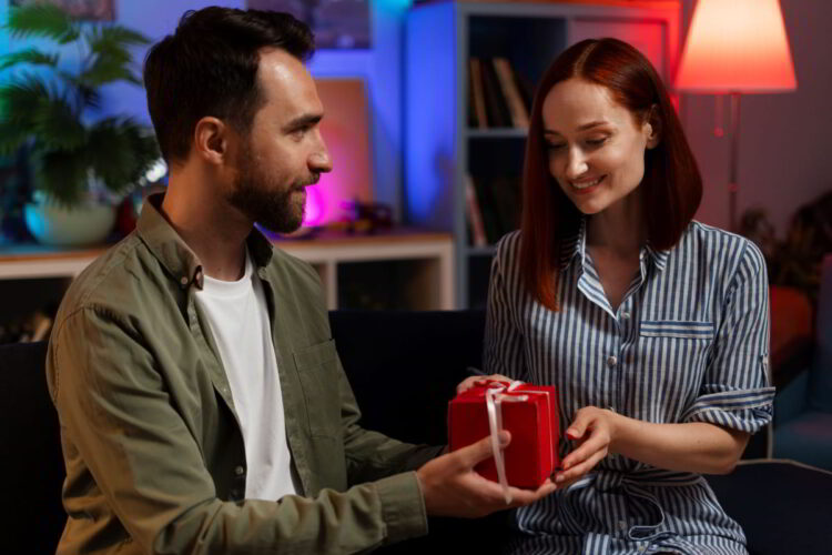 Sugestii inedite de cadouri de 8 Martie pentru persoanele dragi din viața ta