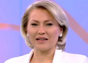 Mirela Vaida, regina frumuseții pe micul ecran, vrea să devină mamă pentru a patra oară! Soțul nici nu vrea să audă